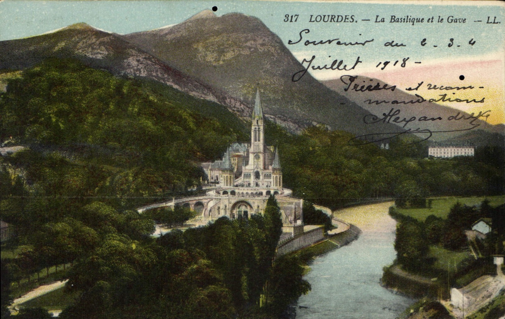 CPA Lourdes la Basilique et le Gave 