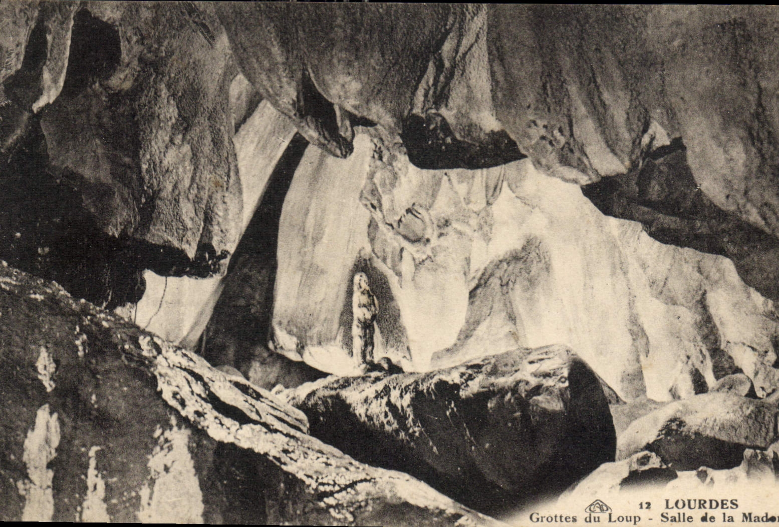 CPA Lourdes Grottes du Loup Salle de la Made 