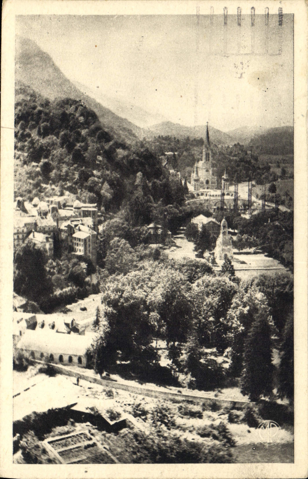 CPA Lourdes la Basilique vue du haut du chateau