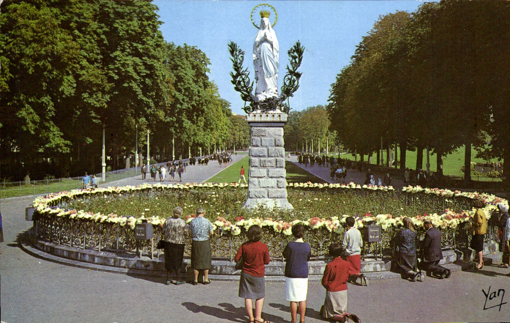 CPA Lourdes la Viege Couronnee 