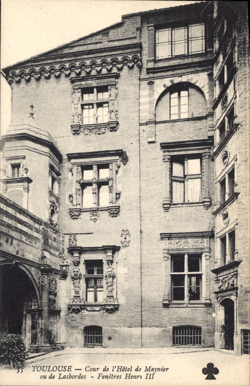 CPA Toulouse Cour de l'Hotel de Maynier ou de Lasbordes Fenetres Henri III