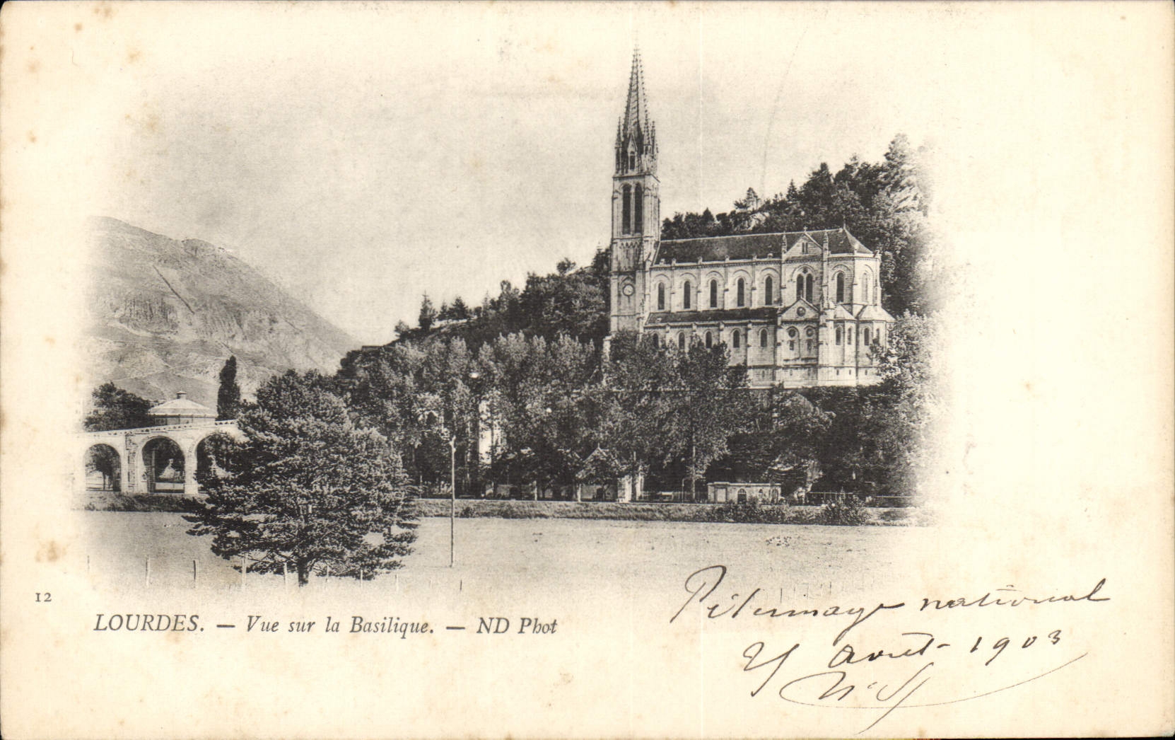 CPA Lourdes vue sur la Basilique 