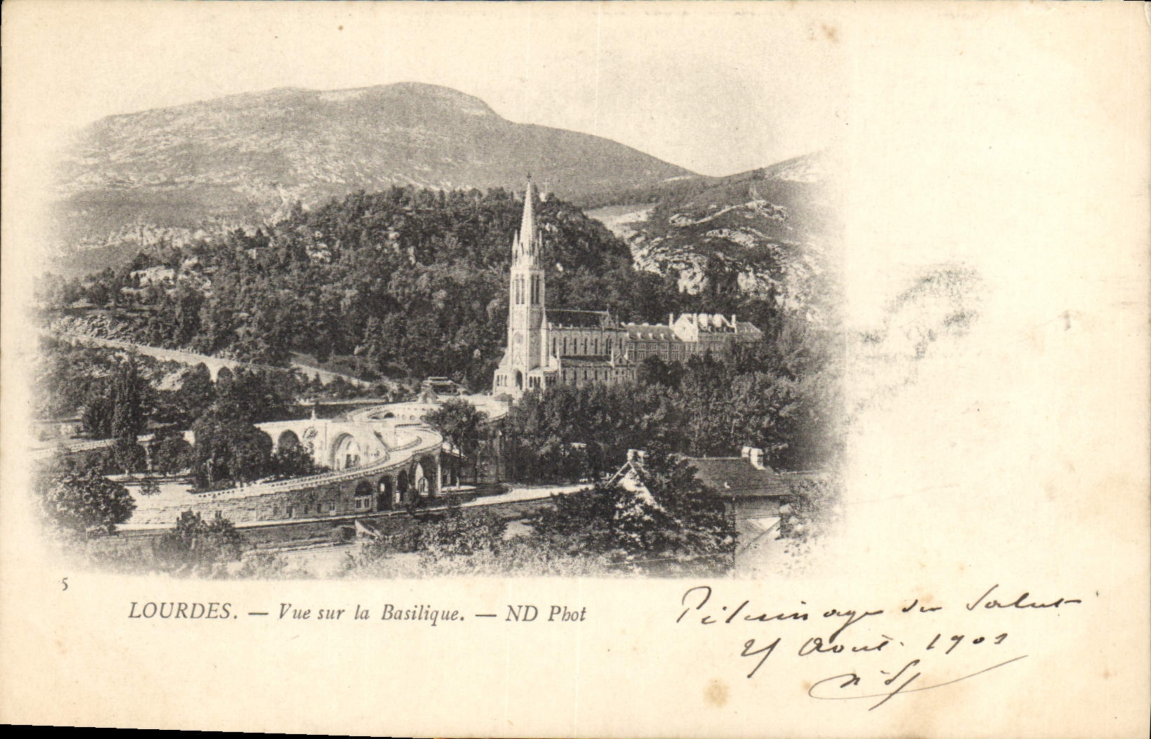 CPA Lourdes vue sur la Basilique 