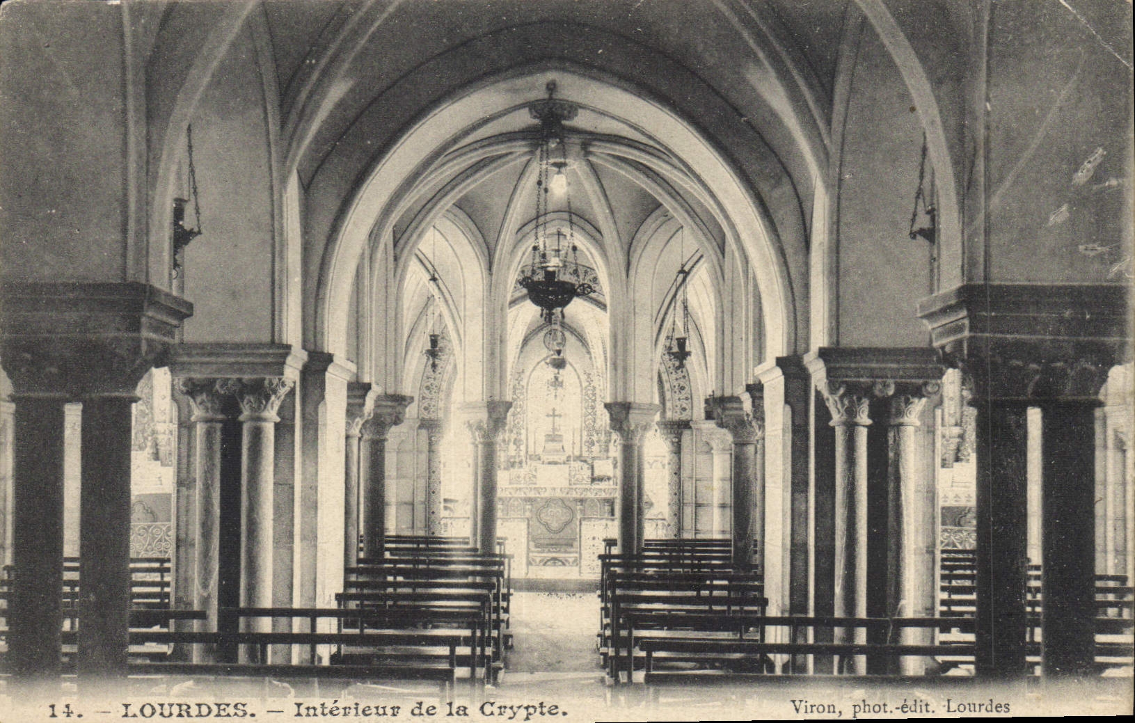 CPA Lourdes Interieur de la Crypte 