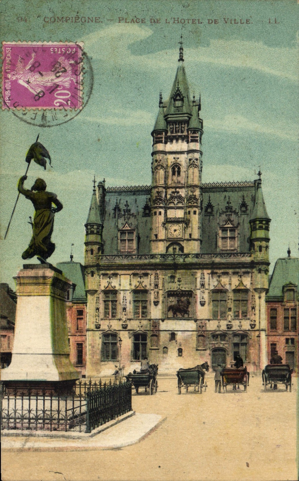 CPA Compiegne Place et l'Hotel de Ville 