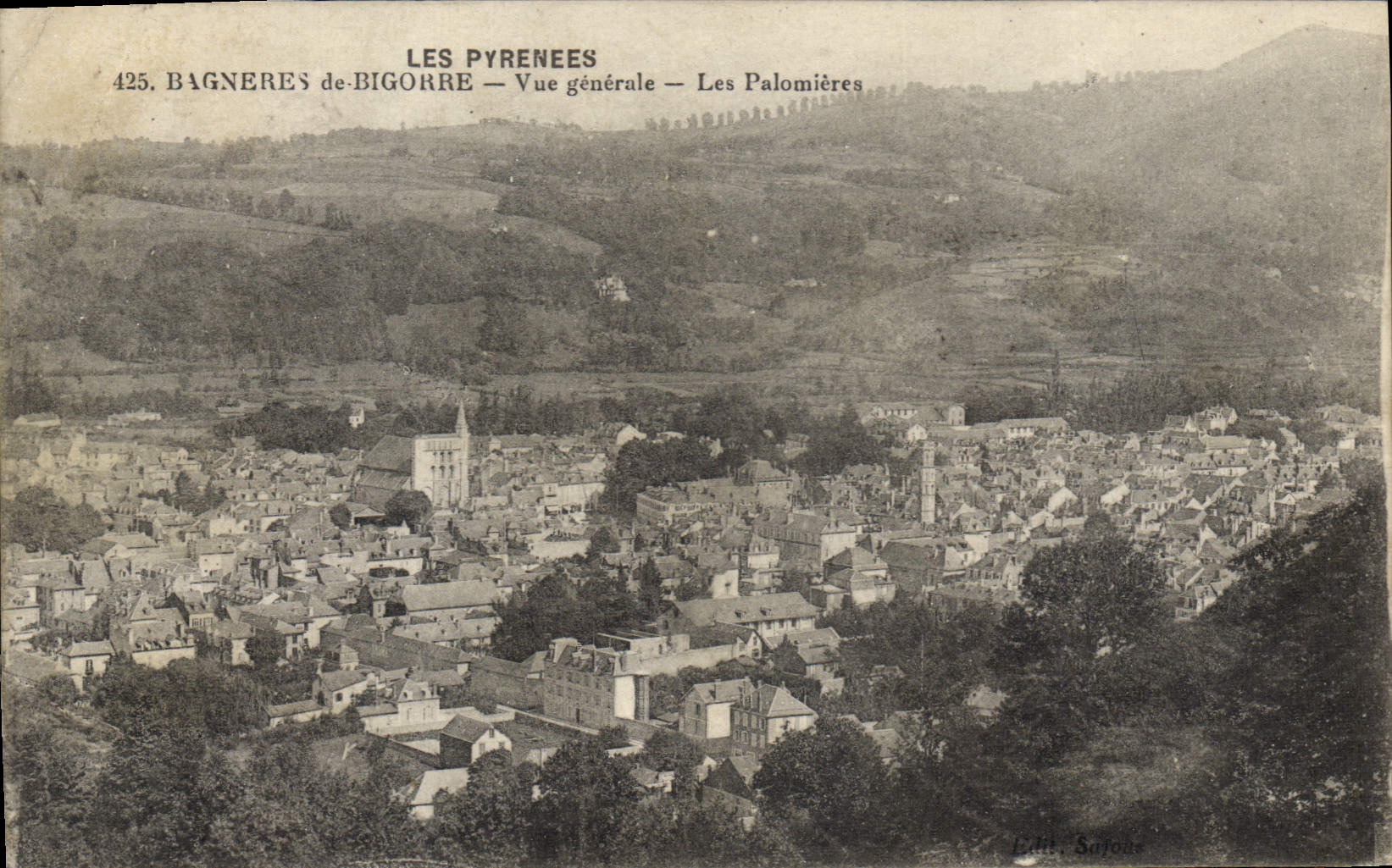 CPA Les Pyrenees Bagneres de Bigorre vue generale les Palomieres