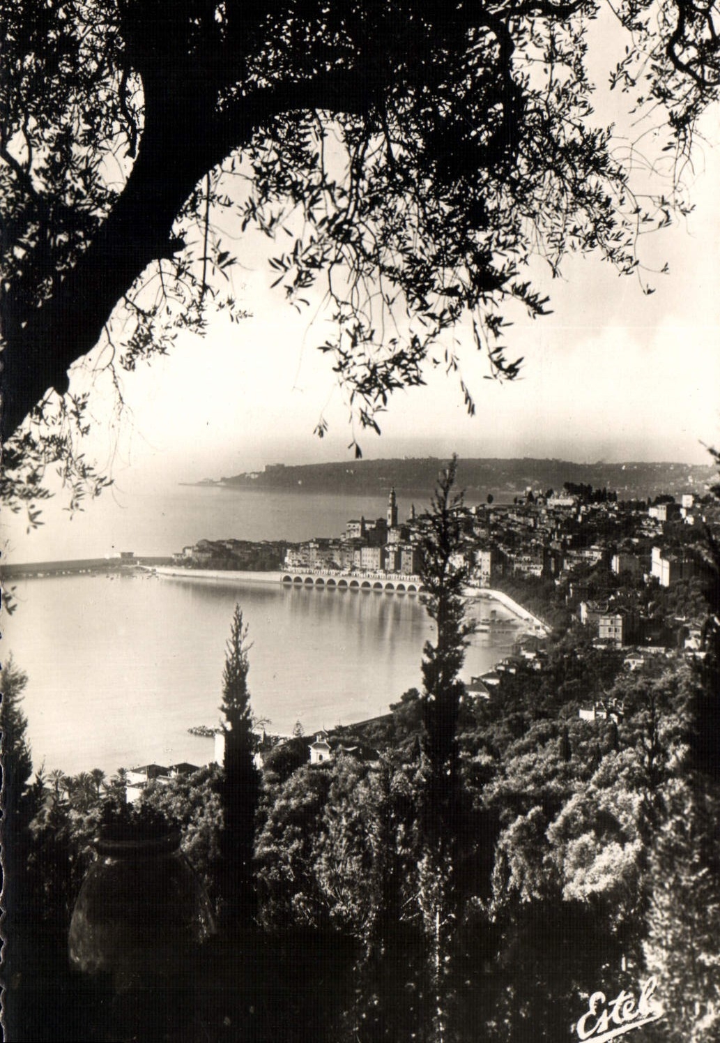 CPA Menton la Ville vue des Colombieres 