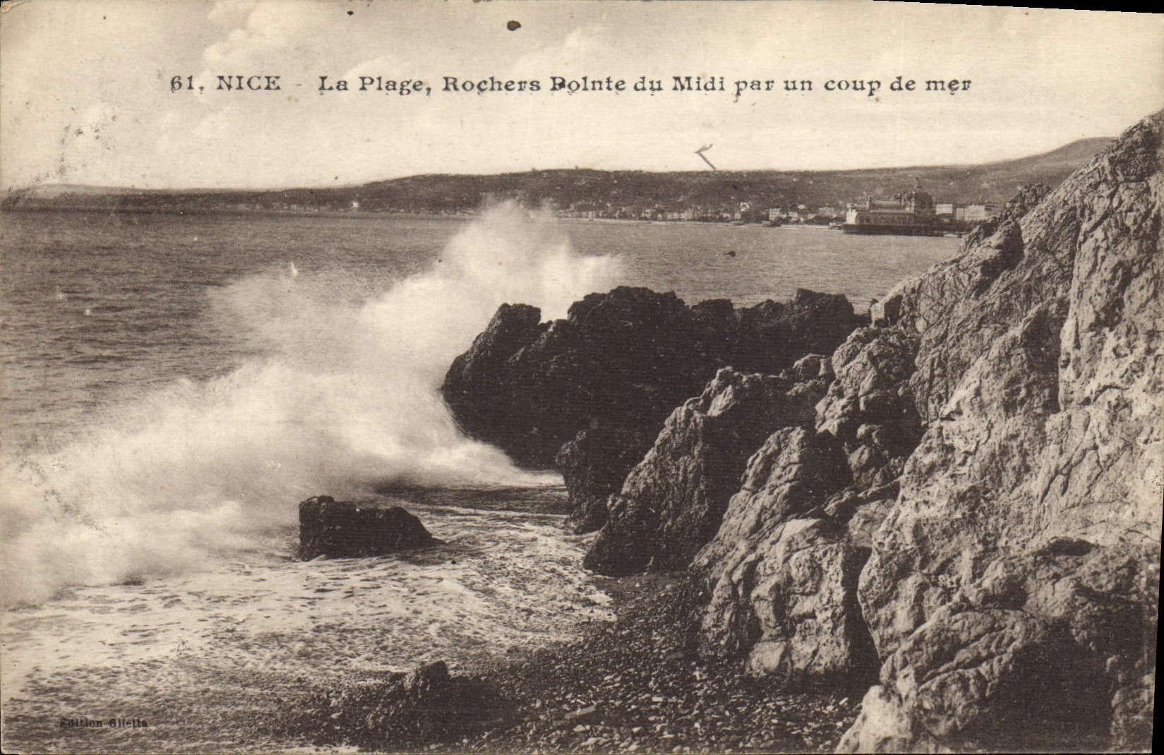CPA Nice la Plage Rochers Pointe du Midi par un Coup de Mer