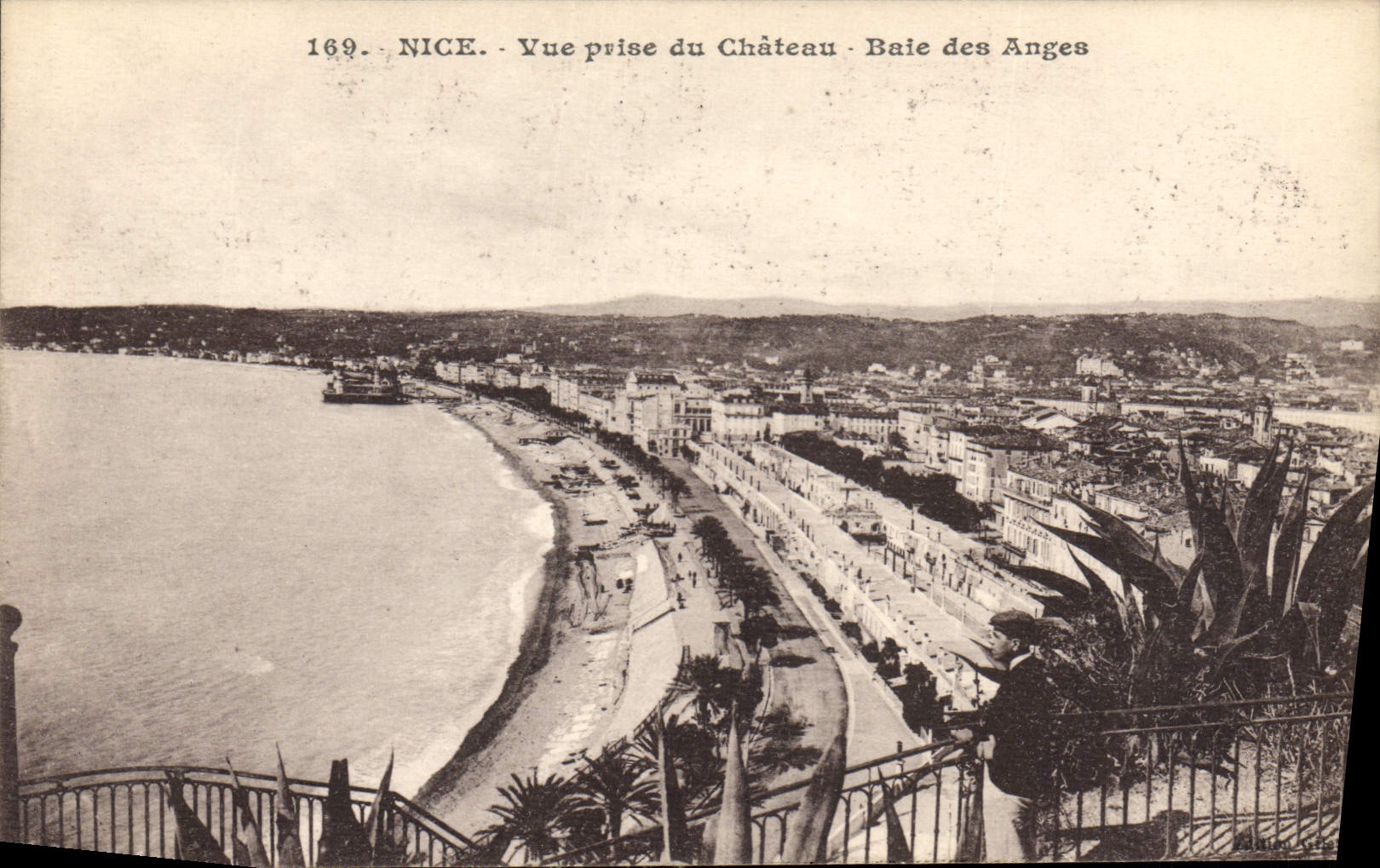 CPA Nice vue prise du Chateau Baie des Anges