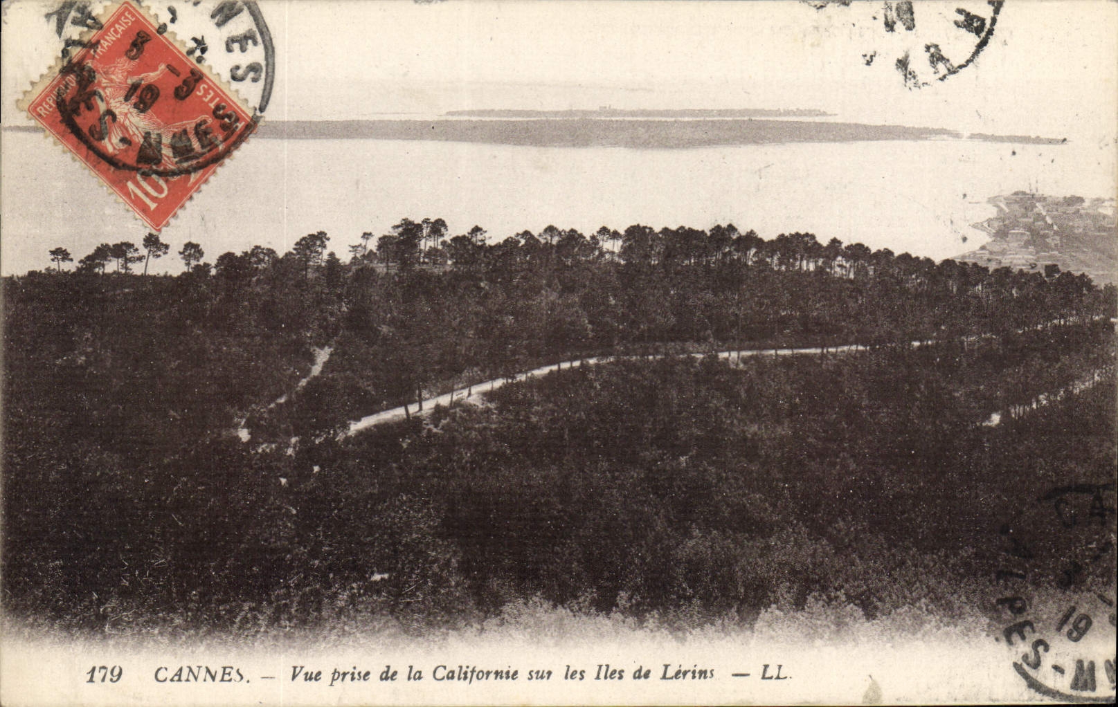 CPA Cannes vue prise de la Californie sur les Iles de Lerins 