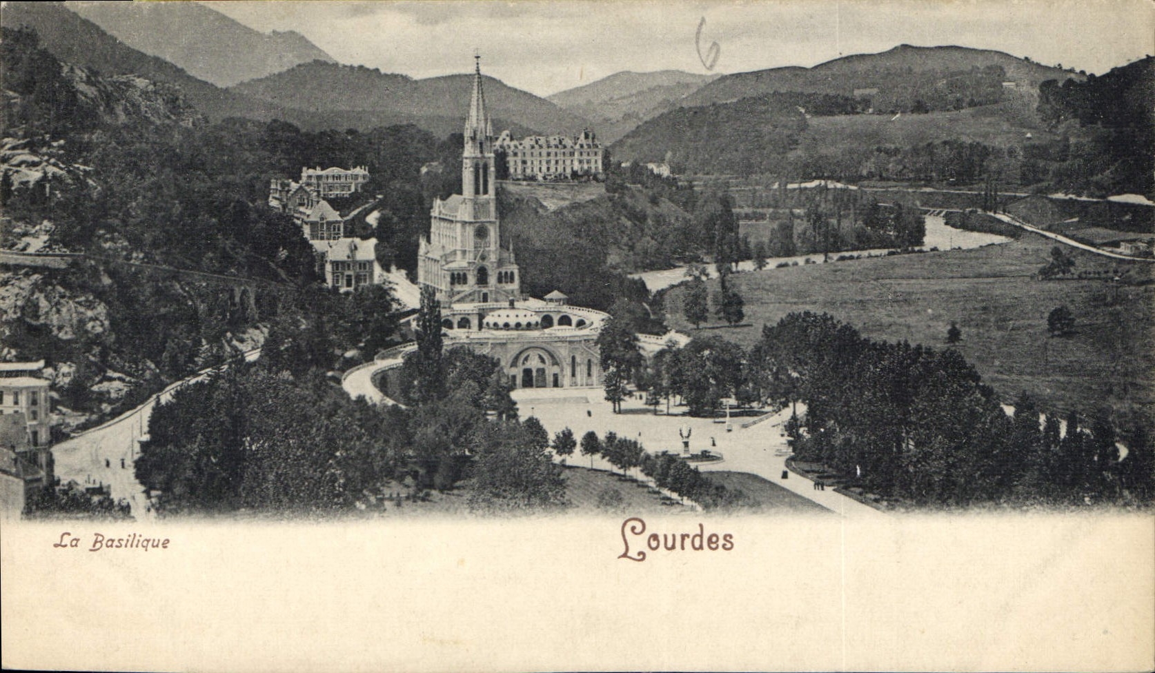 CPA Lourdes La Basilique 