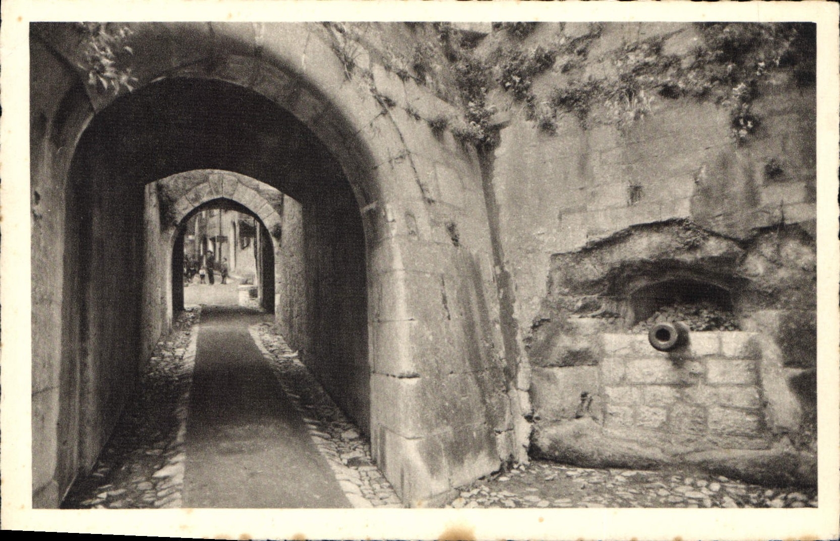 CPA St Paul La Porte sous les remparts et le Canon 