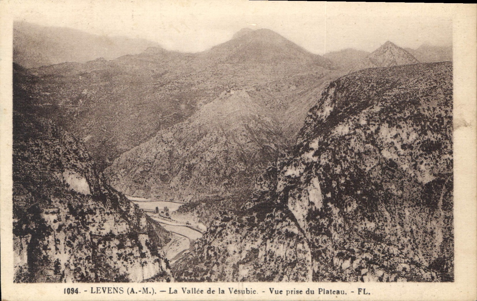 CPA Levens A M La Vallee de la Vesubie vue prise du Plateau 