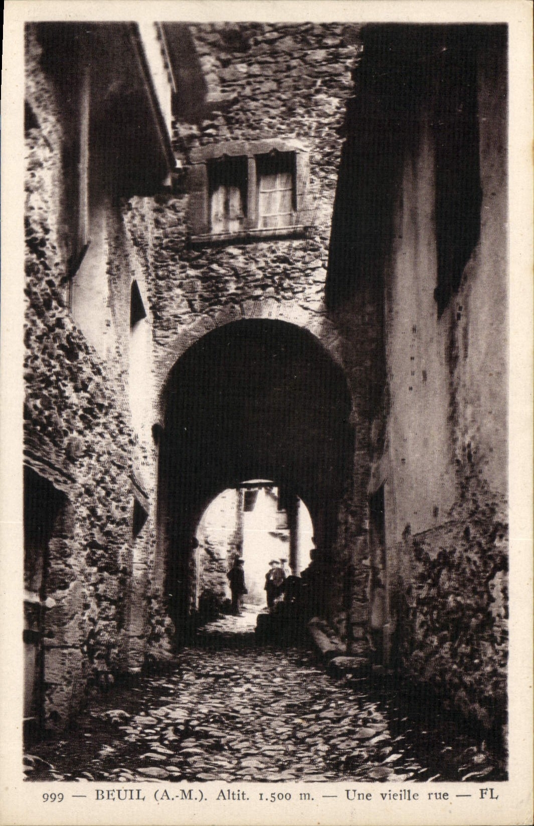 CPA Beuil A M Une vieille rue 