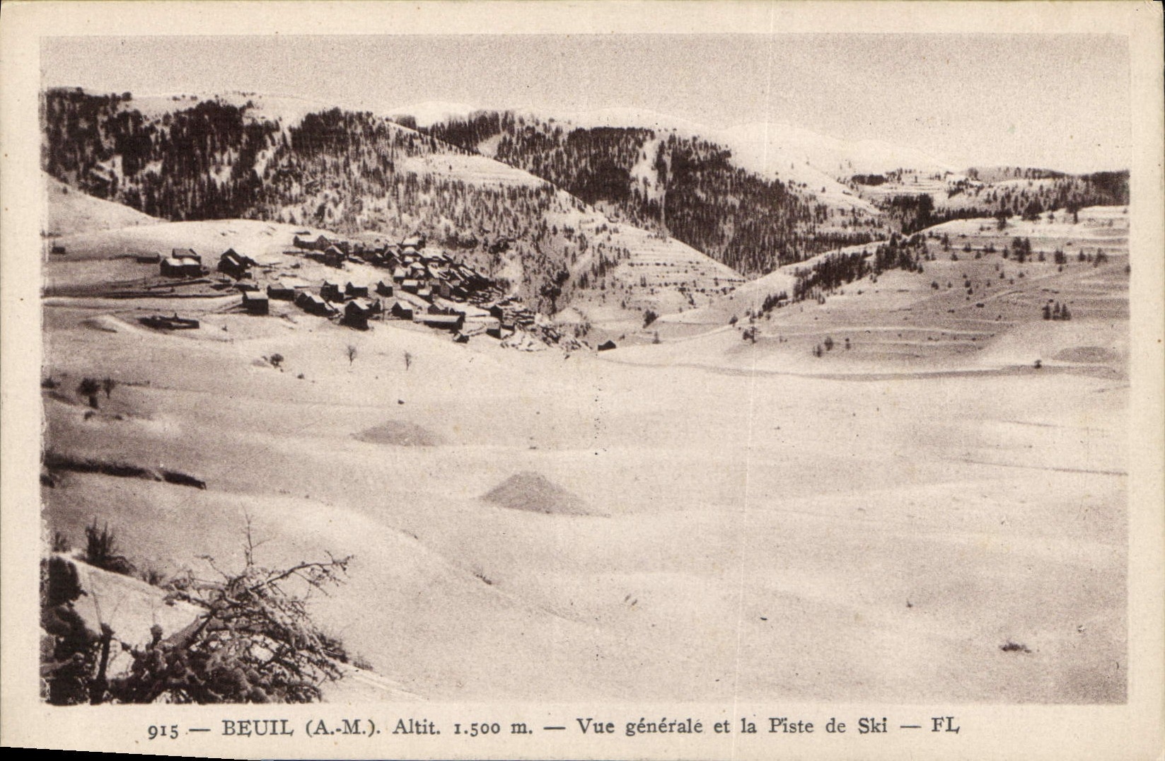 CPA Beuil A M Vue generale et la Piste de Ski