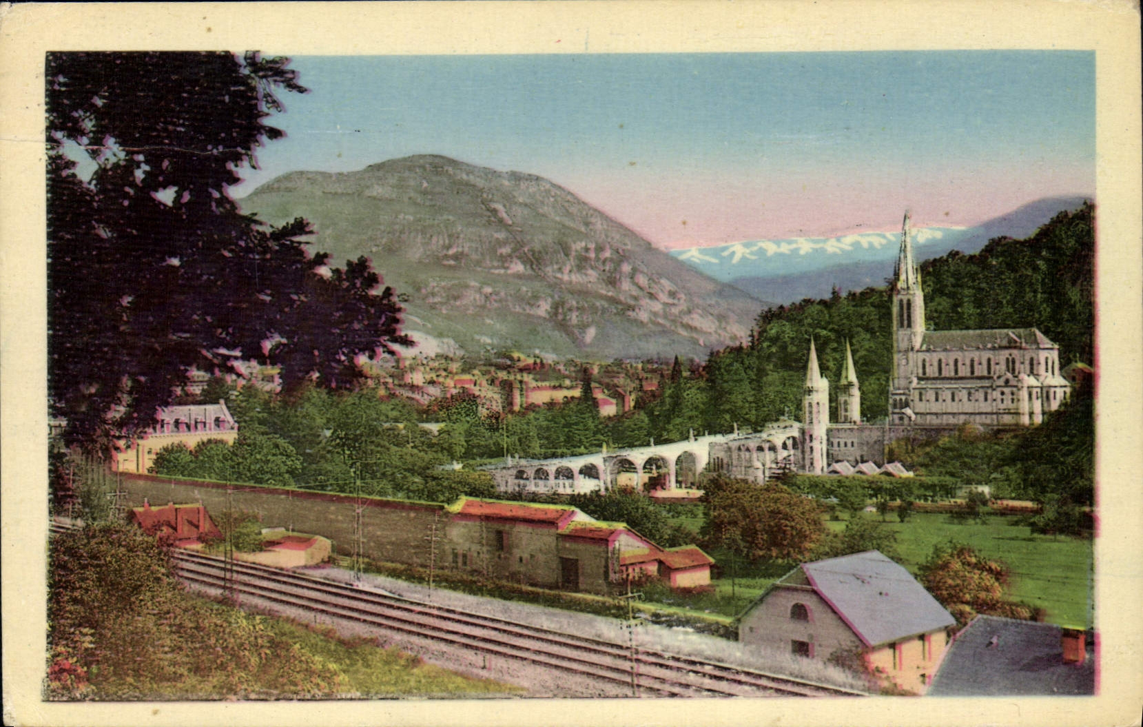 CPA Lourdes La Basilique et le Pic du Jer 