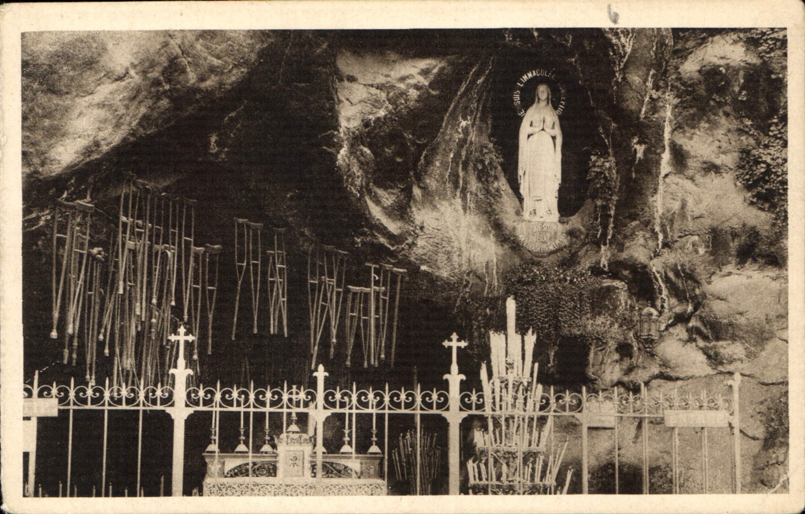 CPA Lourdes La Grotte Miraculeuse 