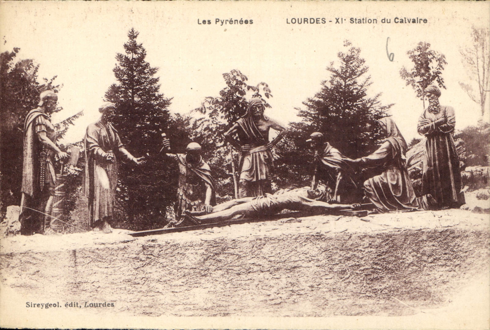 CPA Les Pyrenees Lourdes XI Station du Calvaire 