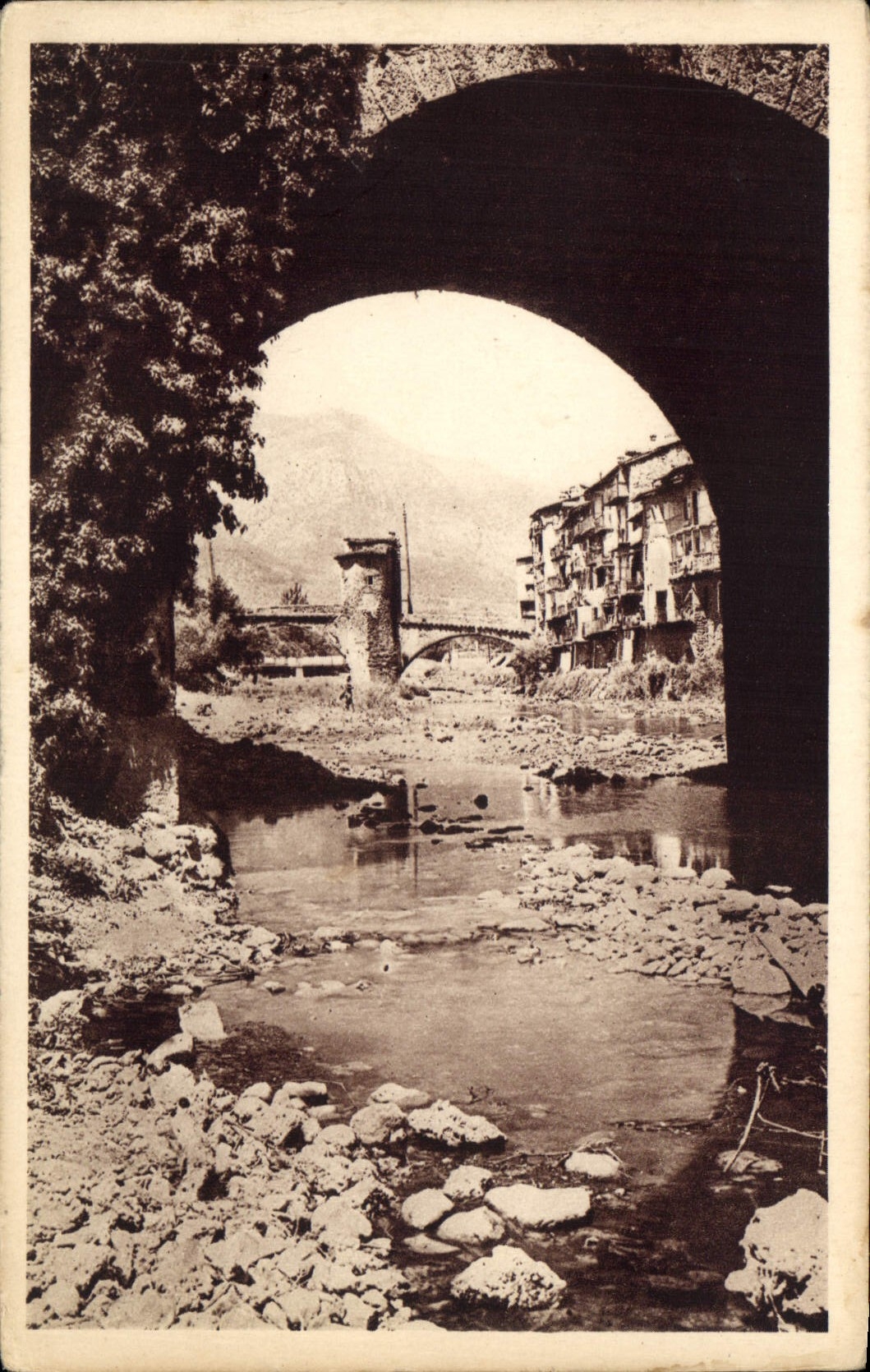 CPA Cote d'Azur Sospel A M Le Pont Vieux et la Bevera 