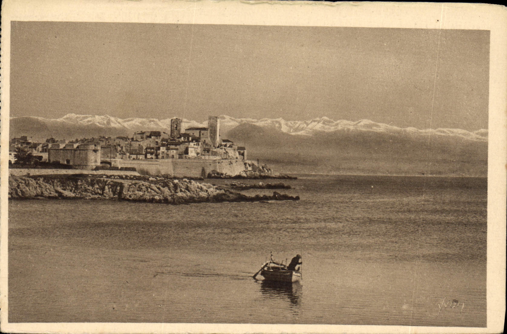 CPA La Douce France Cote d'Azur Antibes Alpes Maritimes le Font Carre et la Chaine des Alpes 