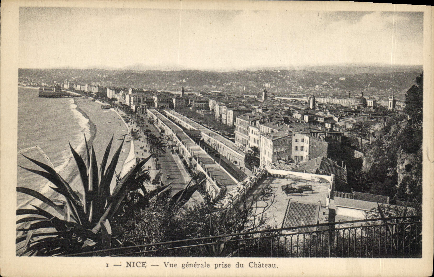 CPA Nice Vue generale prise du Chateau 
