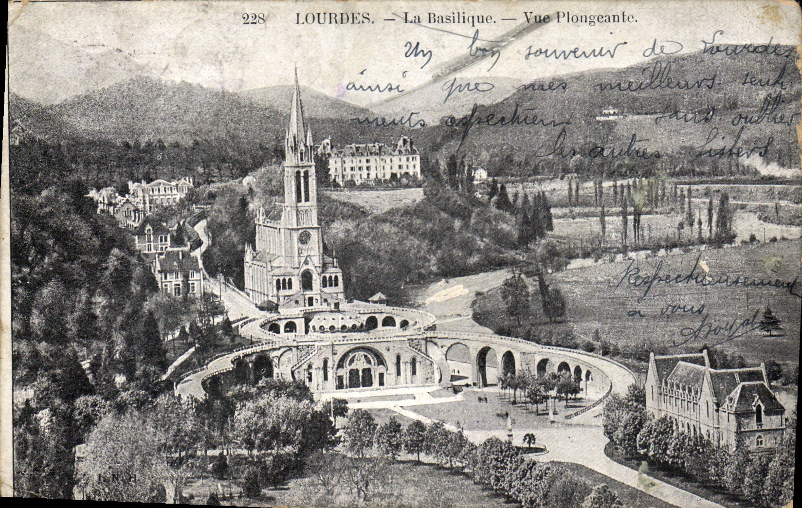 CPA Lourdes La Basilique vue plongeante 