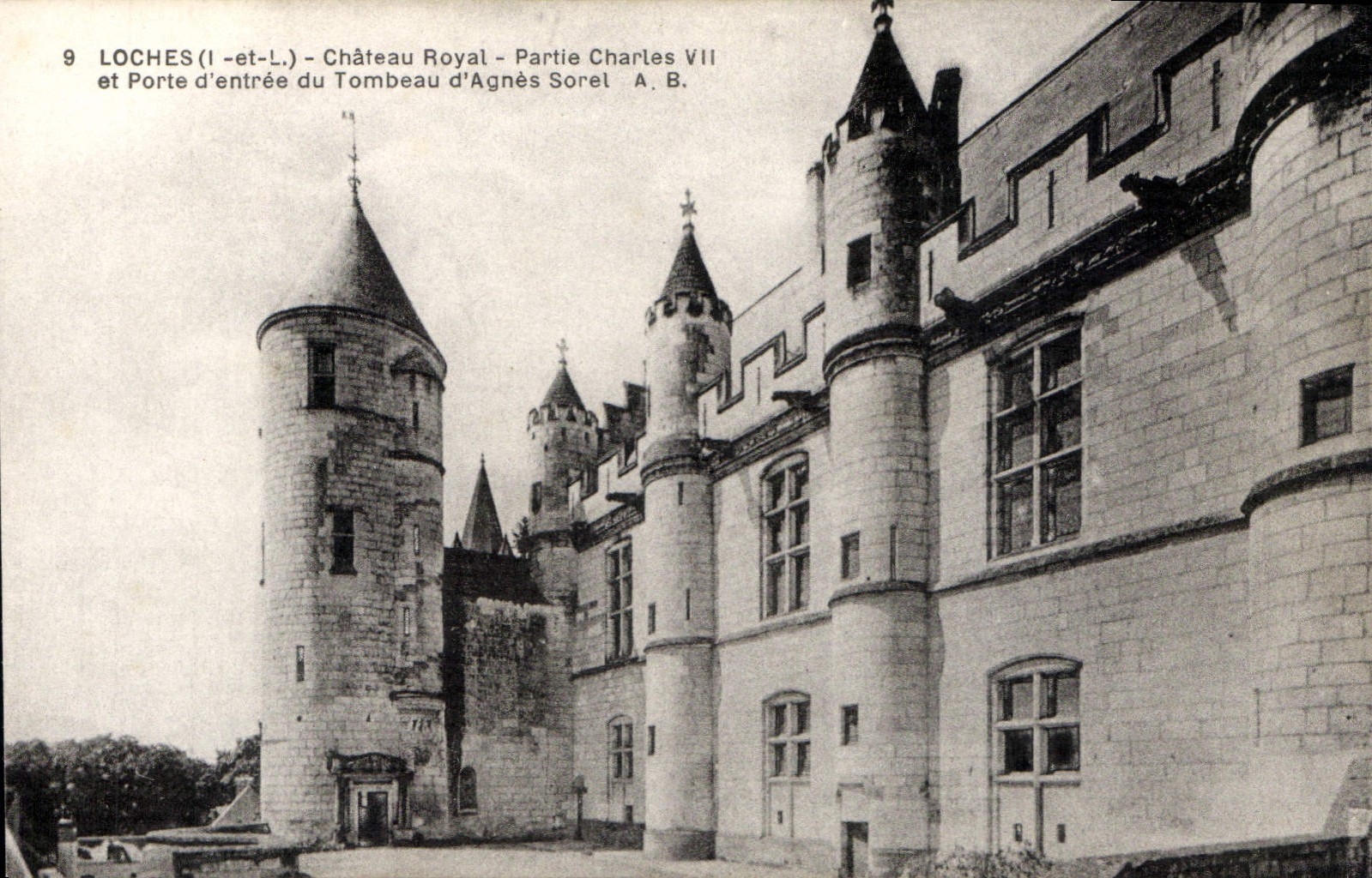 CPA Loches I et L Chateau Royal Partie Charles VII et Porte d'entree du Tombeau d'Agnes Sorel