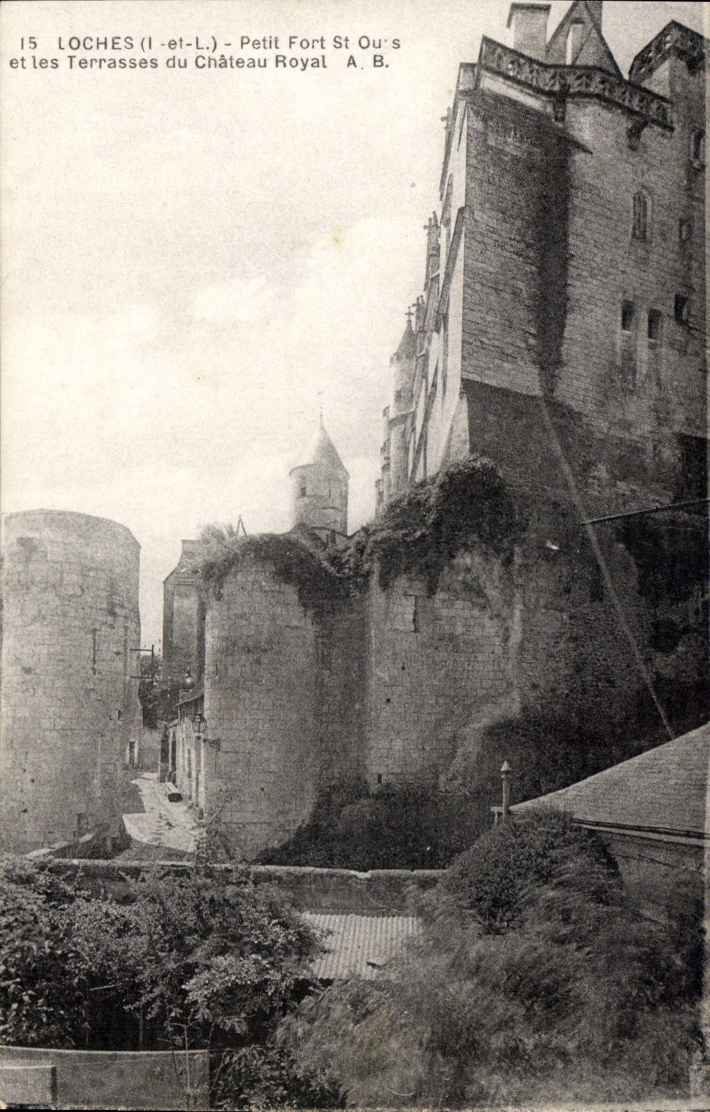 CPA Loches I et L Petit Fort St Ours et les Terrasses du Chateau Royal