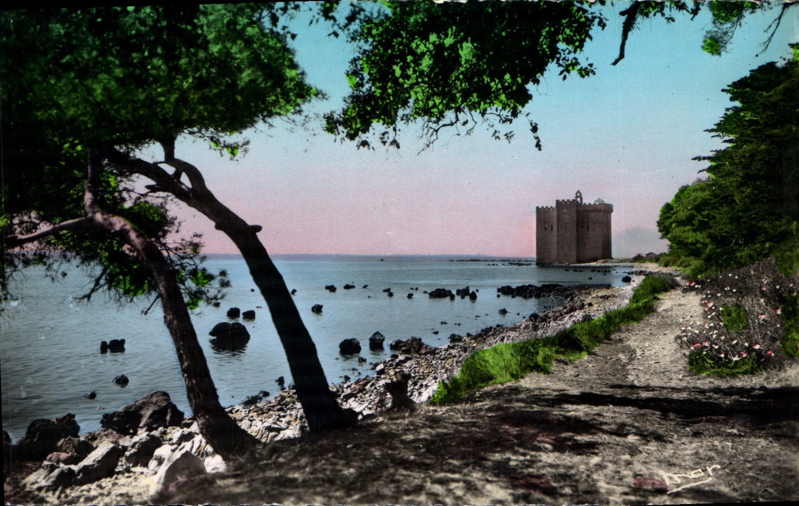 CPA La Cote d'Azur Cannes Ile St Honorat Monastere fortifie du XI 