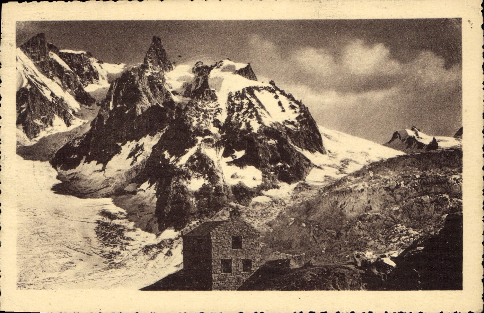 CPA Chamonix Cabane du Requi et Aiguille du Geant 