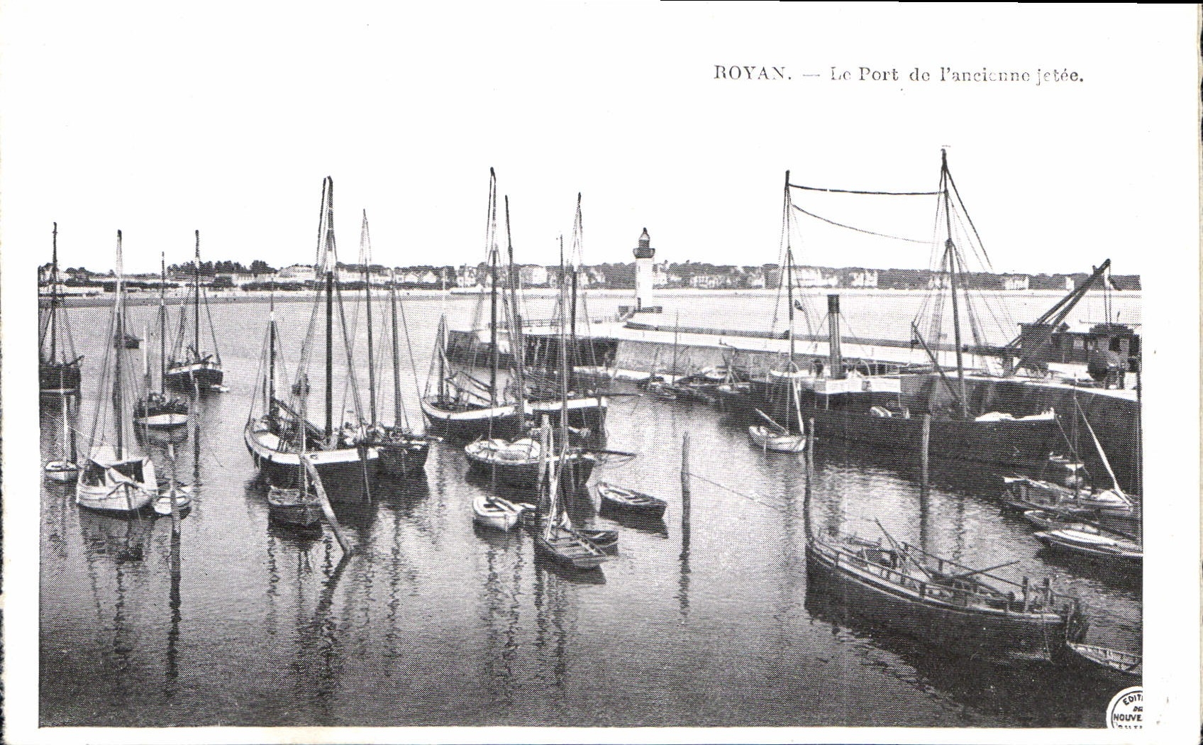 CPA Royan Le Port de l'Ancienne Jetee Phare Bateaux
