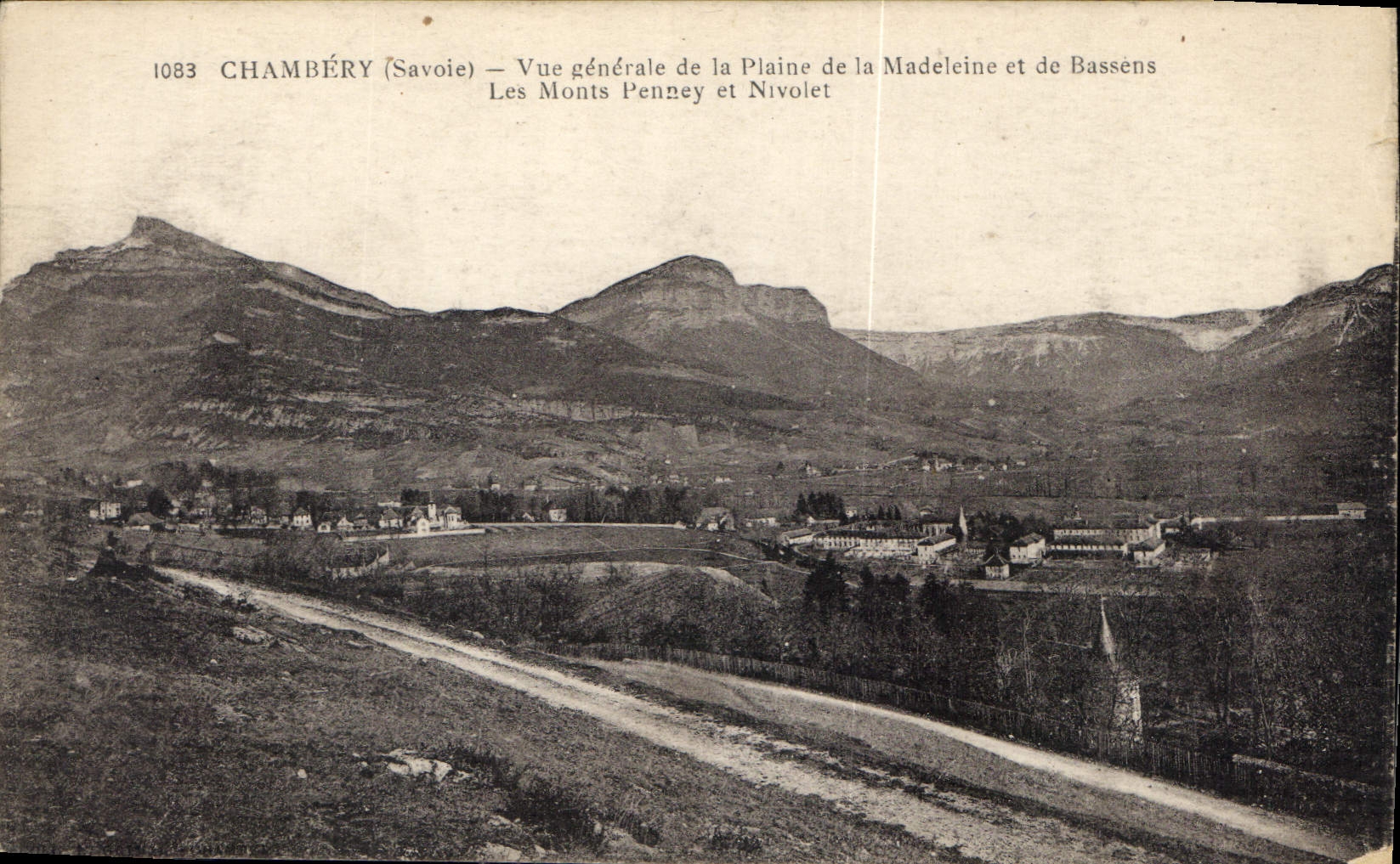 CPA Chambery Savoie Vue generale de la Plaine de la Madeleine et de Bassens les monts Penney et Nivo
