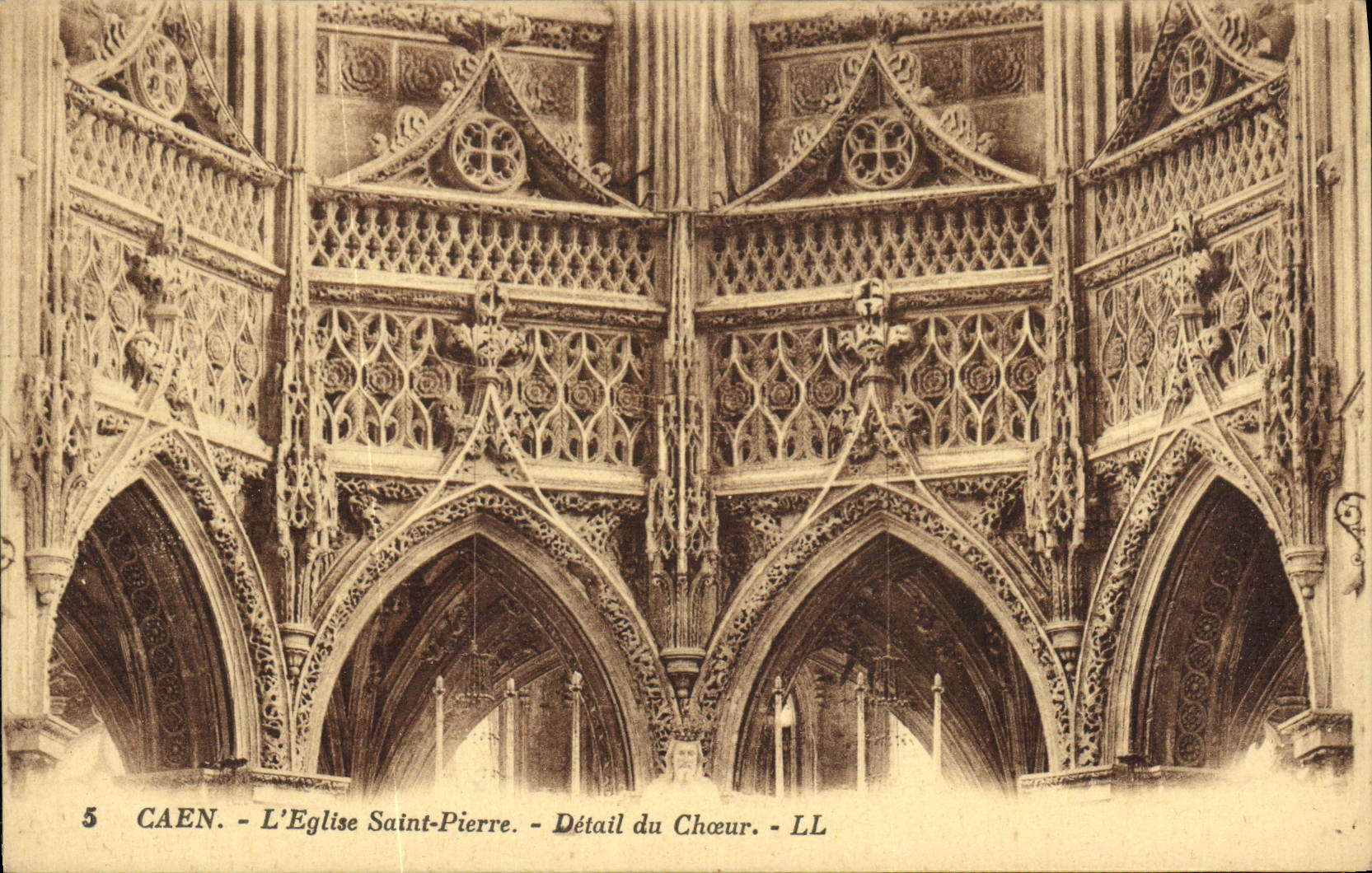 CPA Caen L'Eglise Saint Pierre Dele Cloitre tail du Choeur