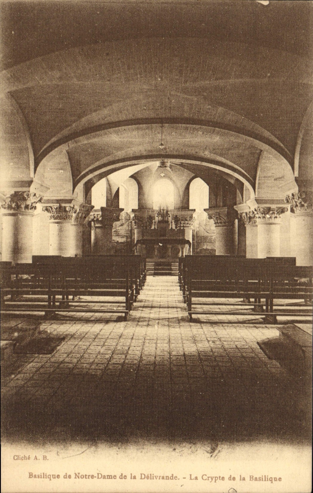 CPA Basilique de Notre Dame de la Delivrande La Crypte de la Basilique 
