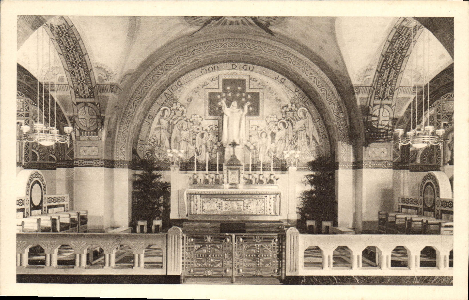 CPA La Basilique de Lisieux La Crypte Le Choeur 