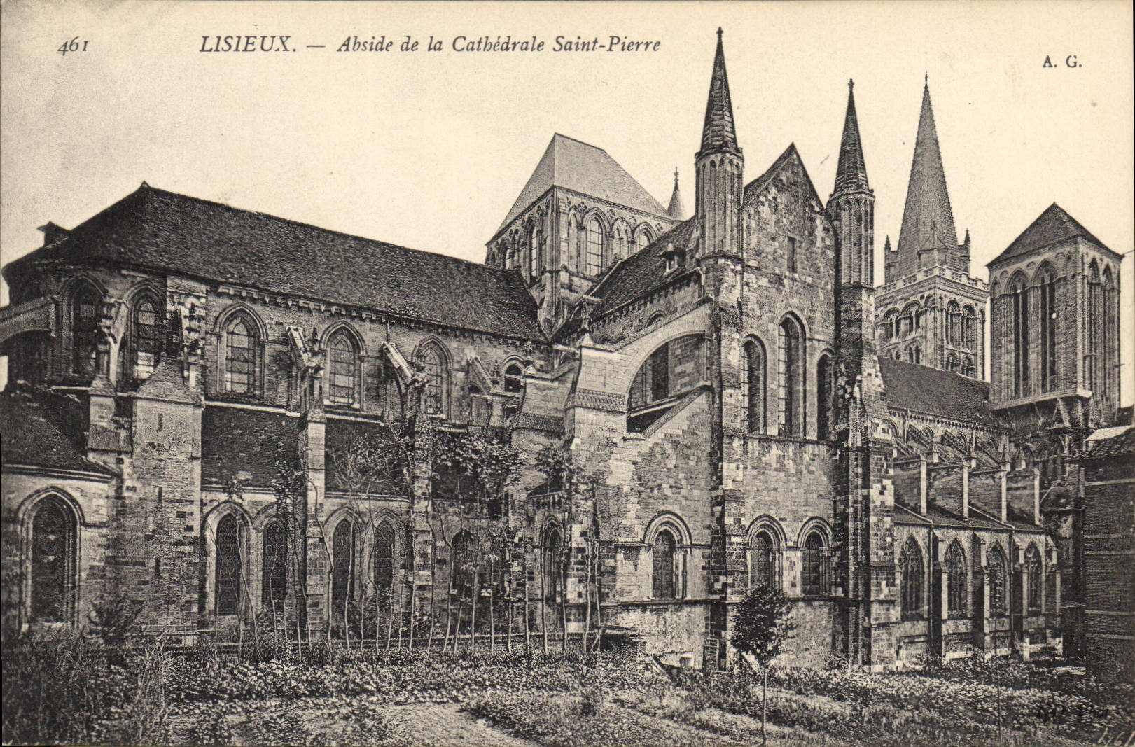 CPA Lisieux Abside de la Cathedrale Saint Pierre 