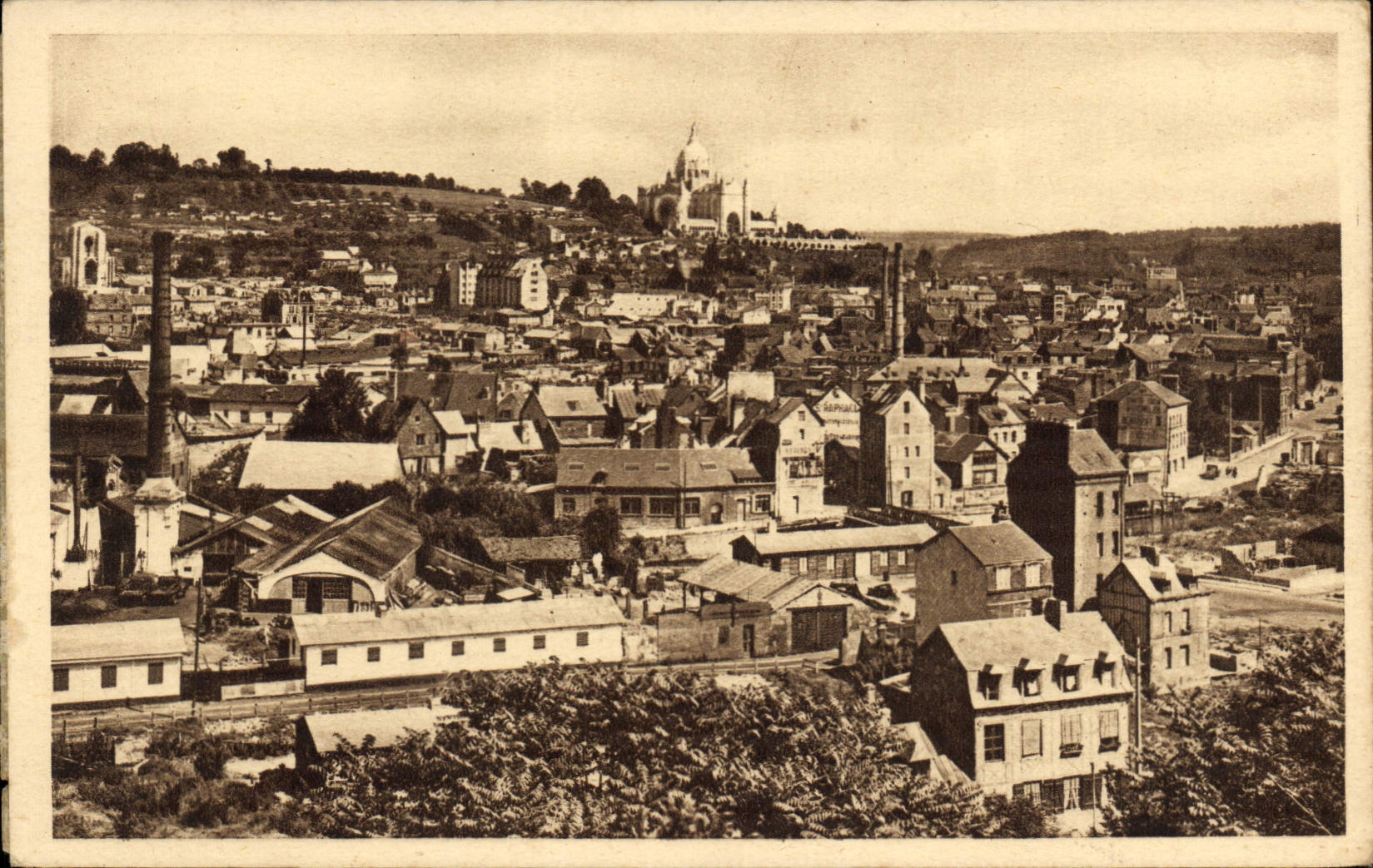 CPA Lisieux Vue generale au fond la Basilique