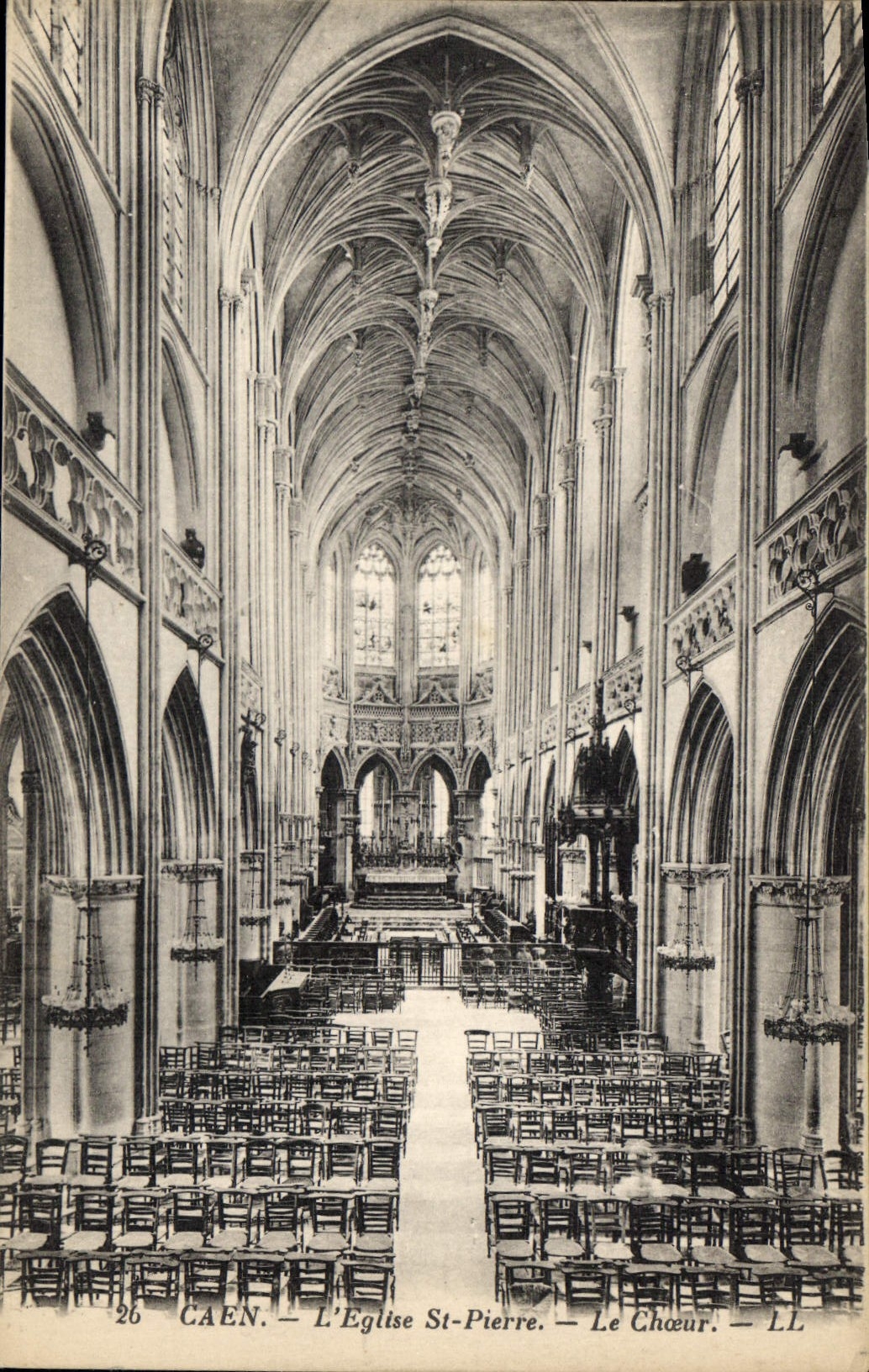 CPA Caen l'Eglise St Pierre Le Choeur 