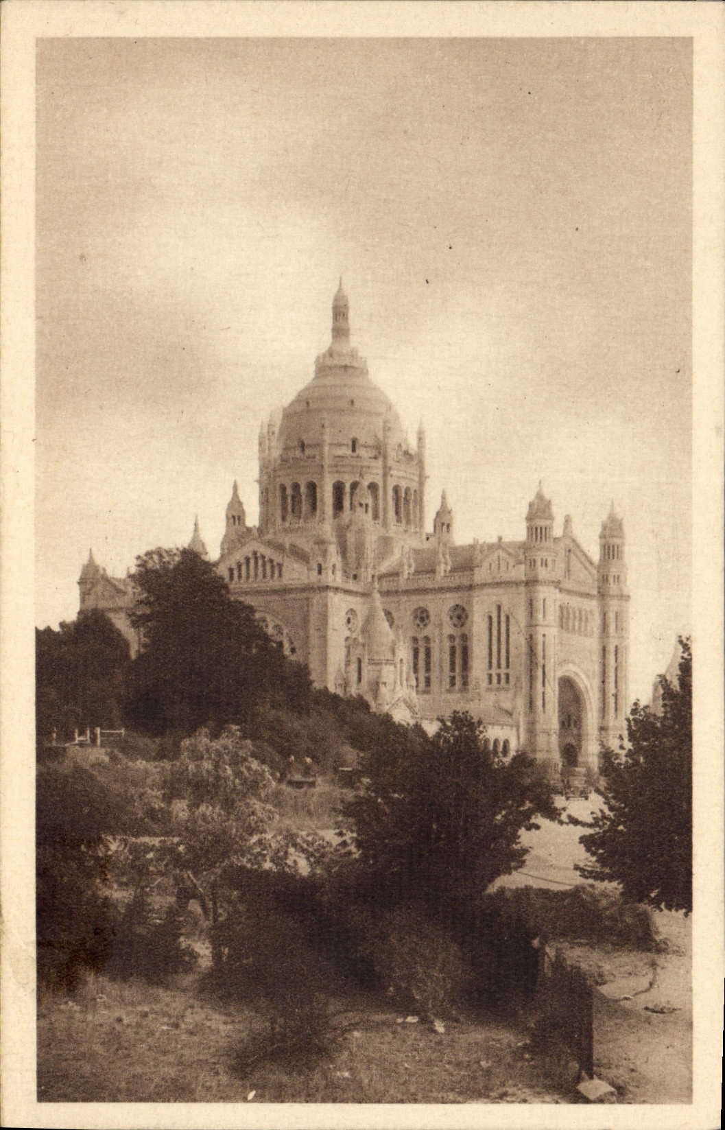 CPA Lisieux Calvados La Basilique 