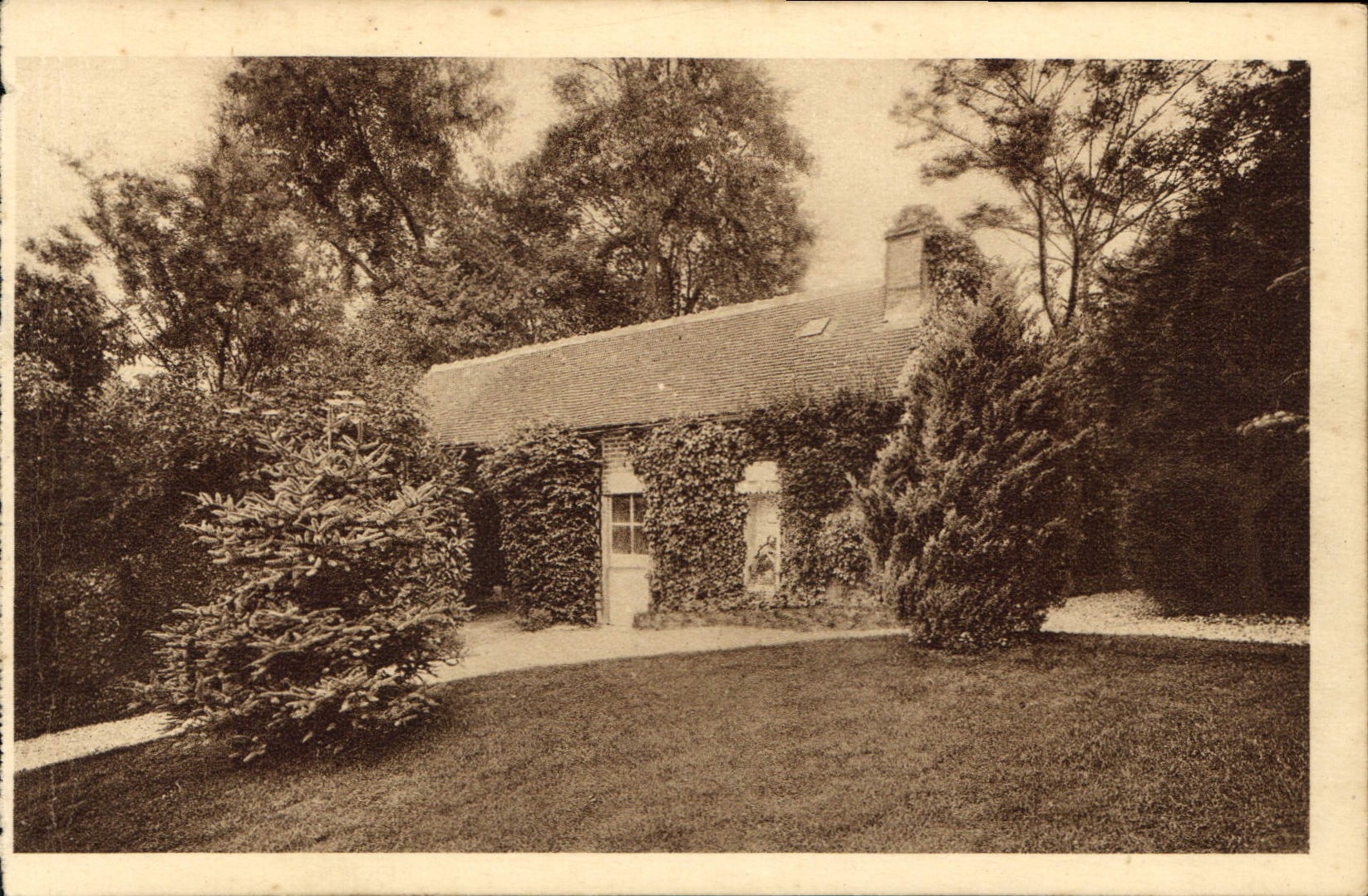 CPA Les Buissonnets Le Jardinet de Therese devant la buanderie un de ses petits autels 