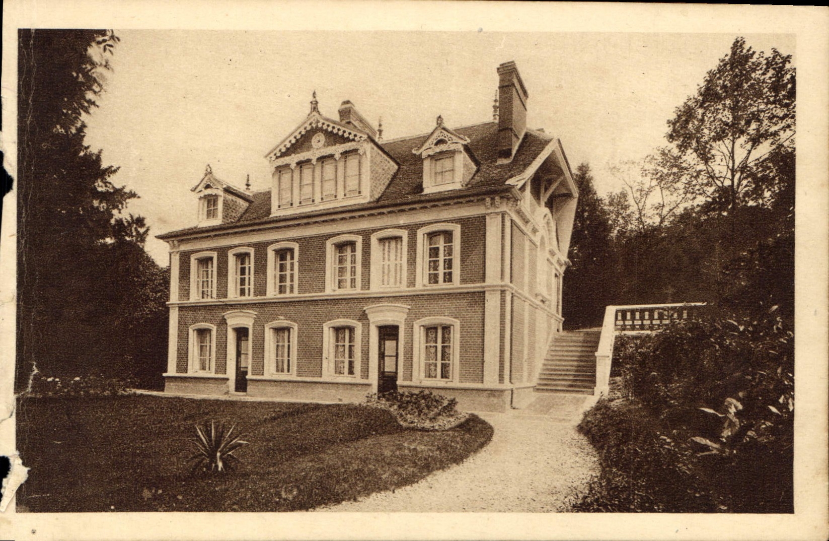 CPA Les Buissonnets Facade et Terrasse 
