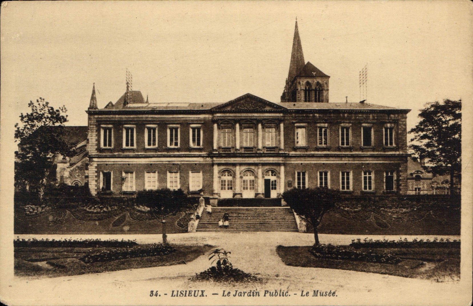 CPA Lisieux Le Jardin Piblic Le Musee 