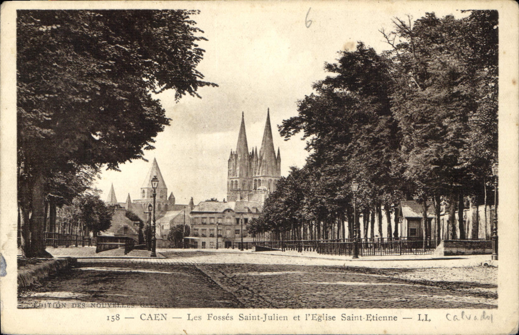 CPA Caen Les Fosses Saint Julien et l'Eglise Saint Etienne 