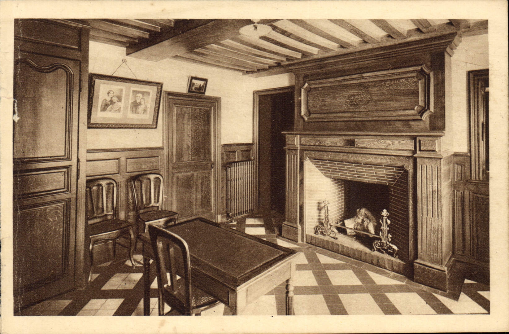CPA Vestibule des Buissonnets Cheminee ou Sainte Therese enfant deposant ses souliers la nuit de Noe