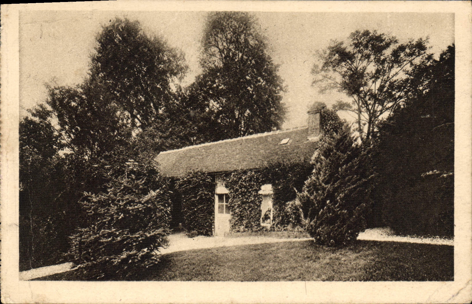 CPA Les Buissonnets Le Jardinet de Therese devant la buanderie 