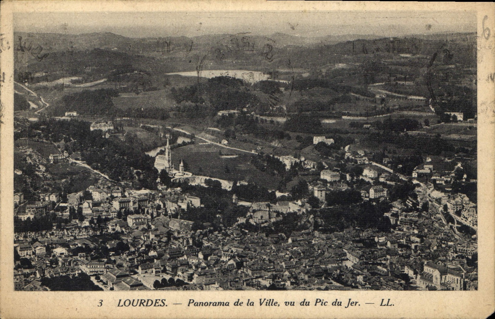 CPA Lourdes Panorama de la Ville vu du Pic du Jer 