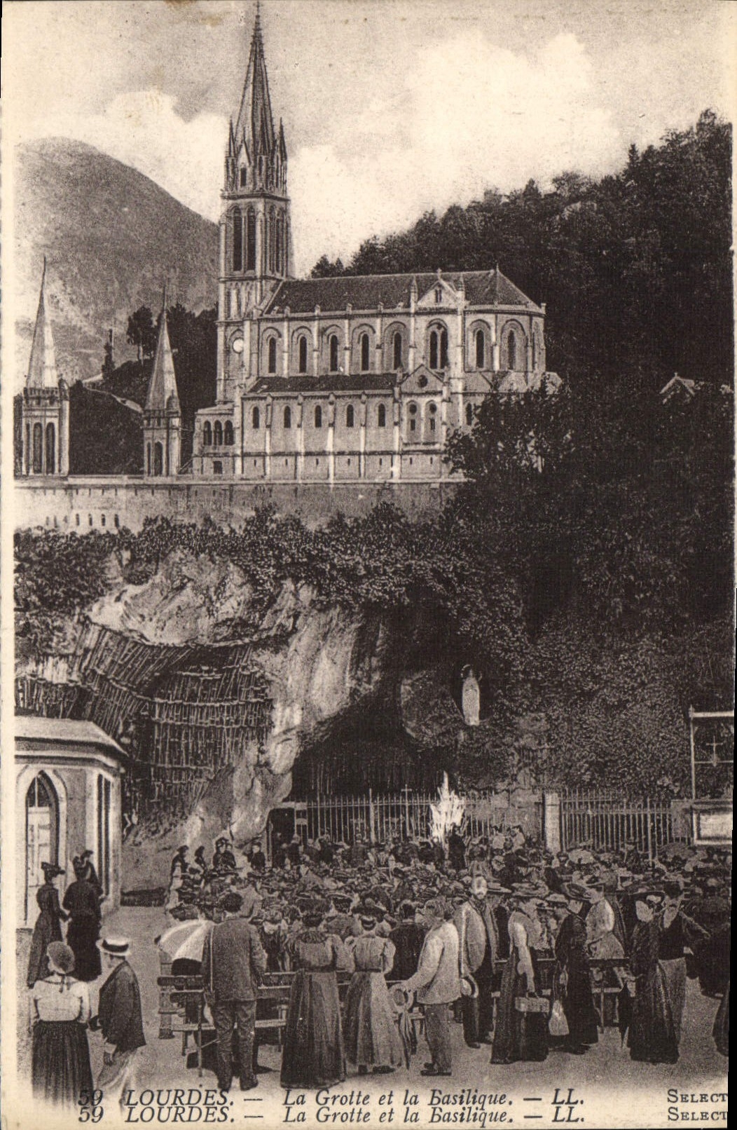 CPA Lourdes La Grotte et la Basilique 