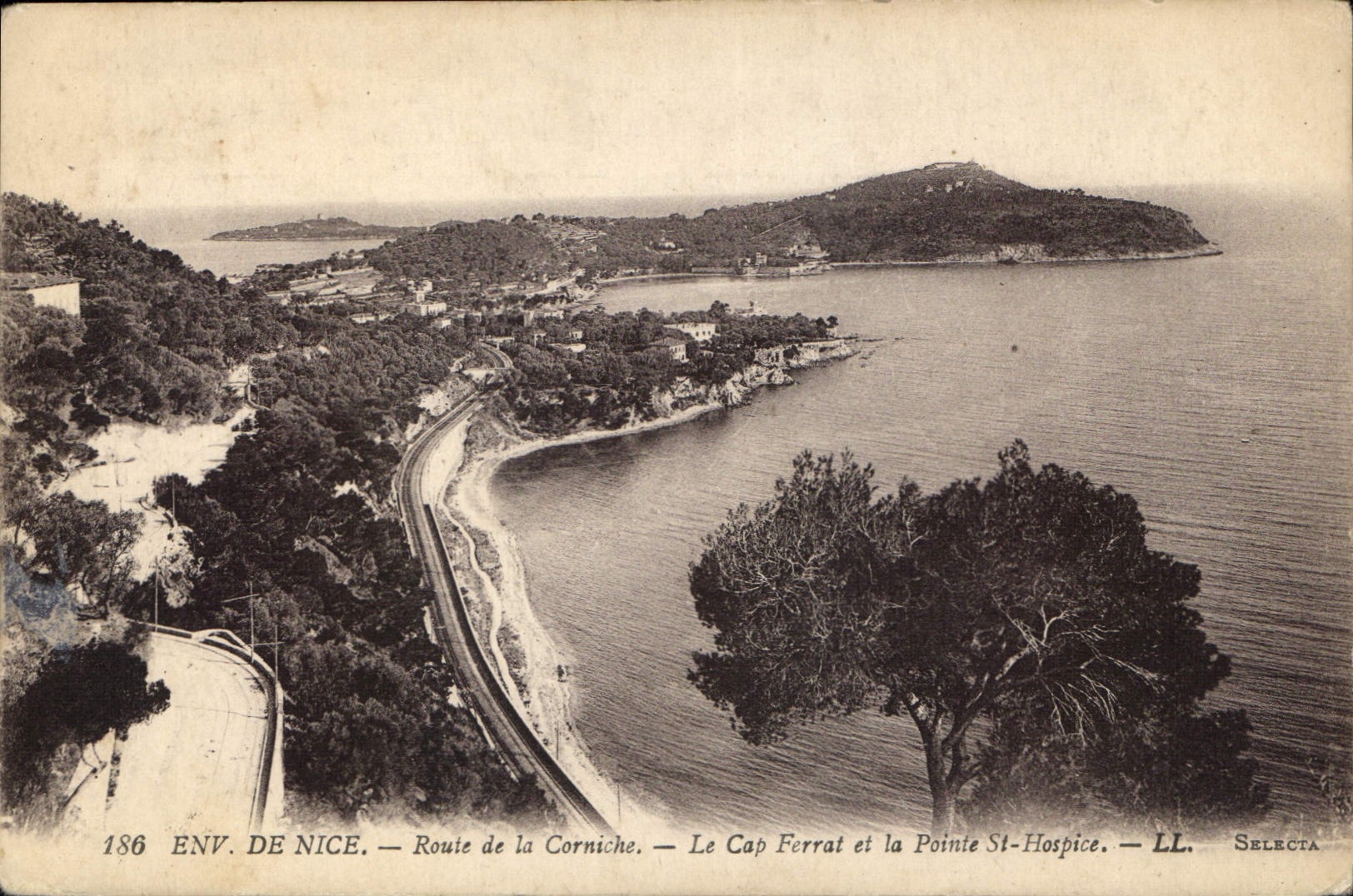 CPA Env de Nice Route de la Corniche Le Cal Ferrat et la Pointe St Hospice 