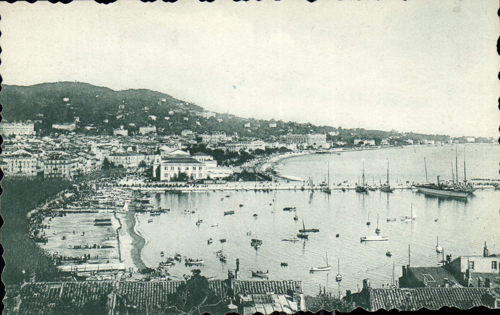 CPA Cannes vue panoramique 