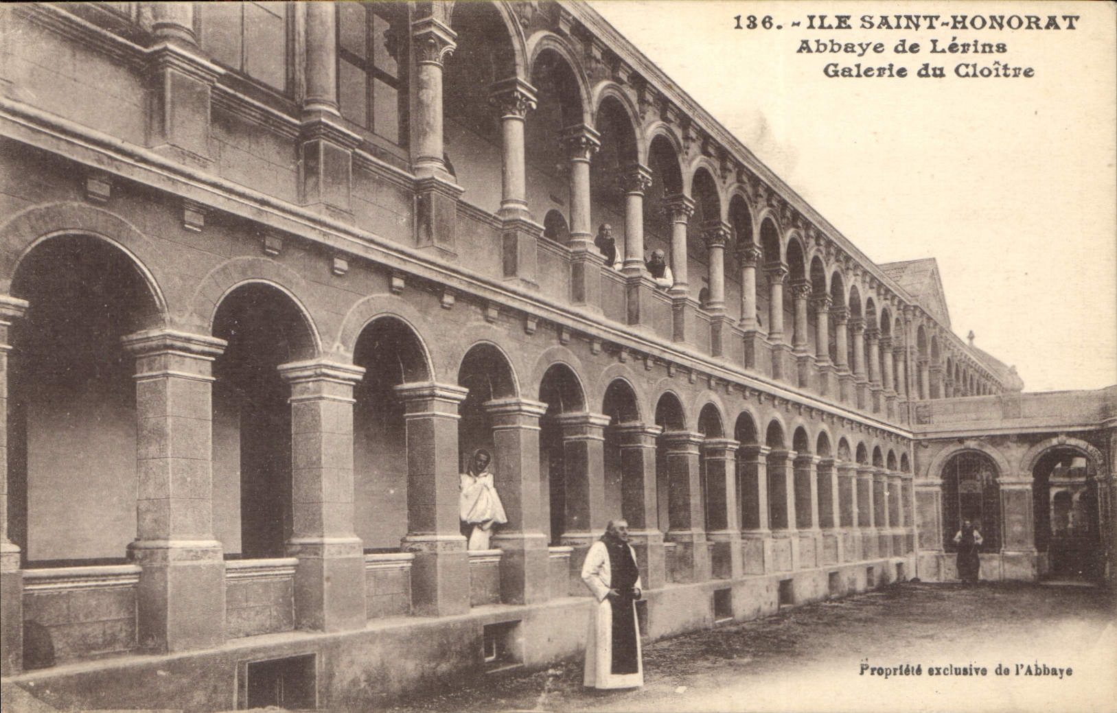 CPA Ile Saint Honorat Abbaye de Lerins Galerie du Cloitre 